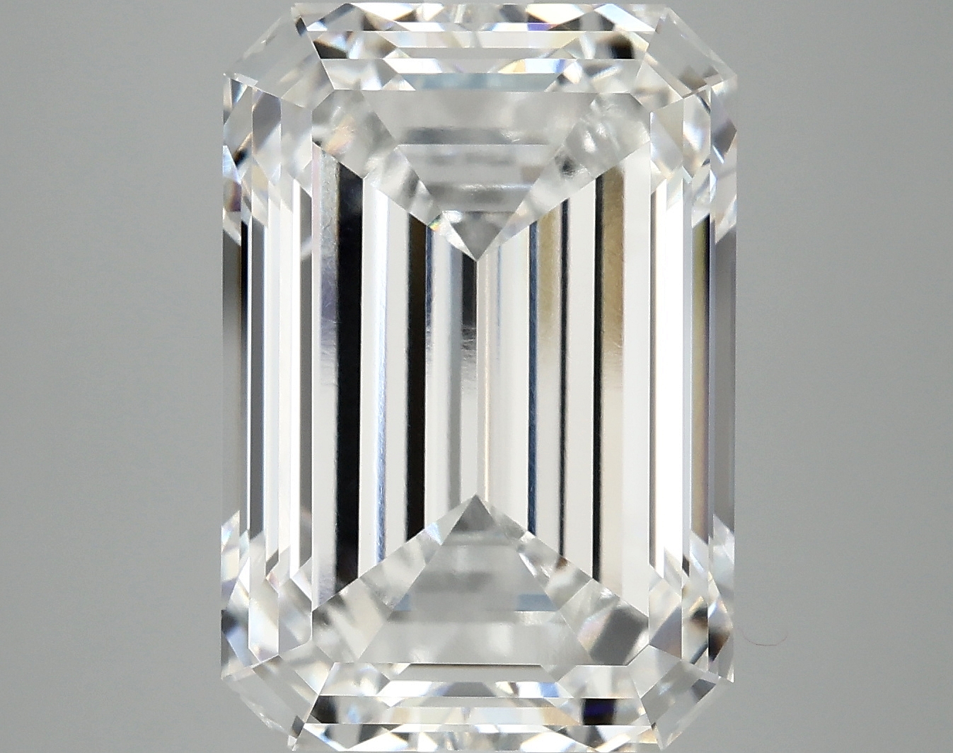 10.48 CT Emerald Diamond