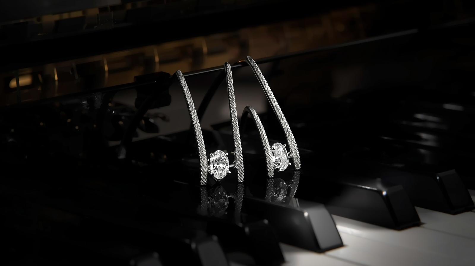 14K White Gold Designer Earring