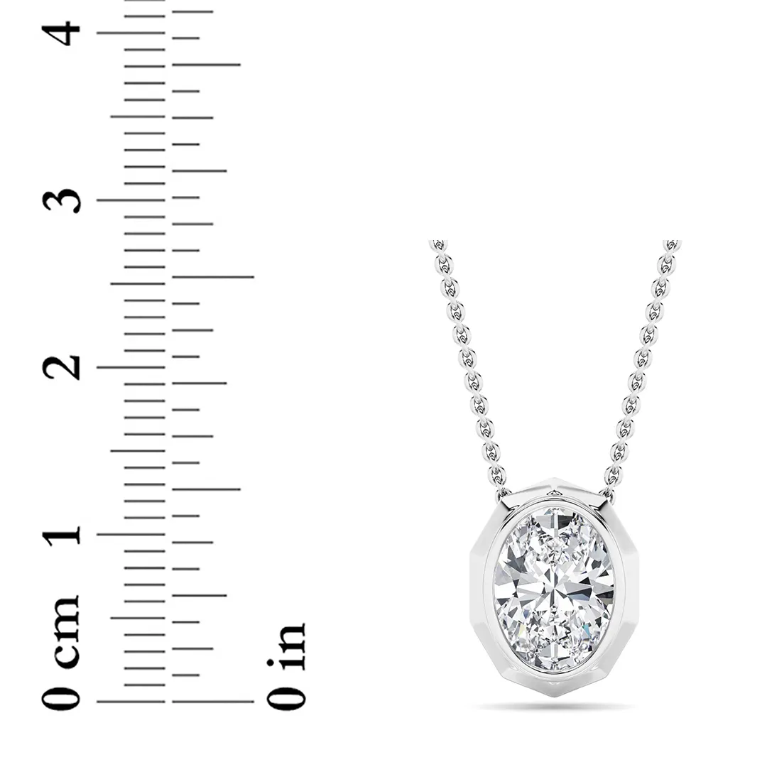 Caricia Eterna lab grown diamond necklace, detail of the oval diamond
