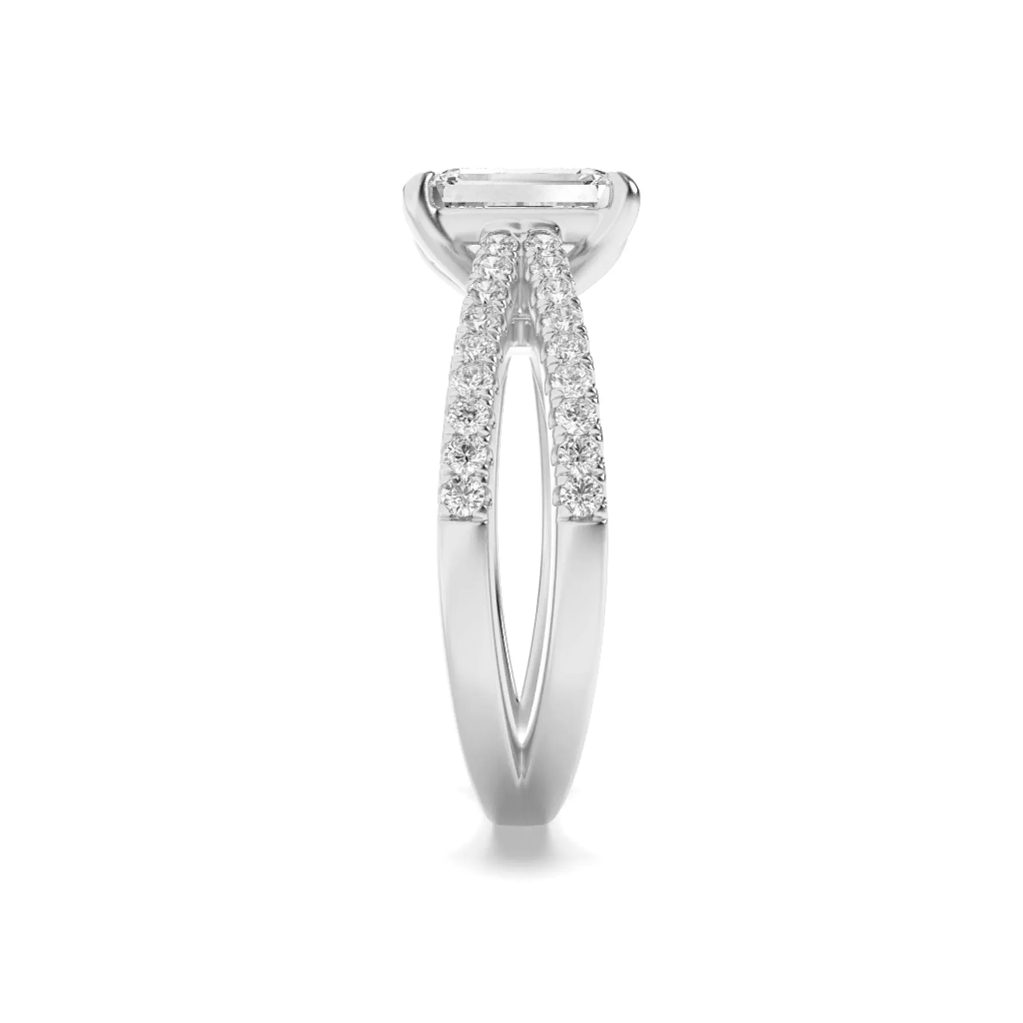 Perla del Viento lab grown diamond ring, detail of the emerald diamond