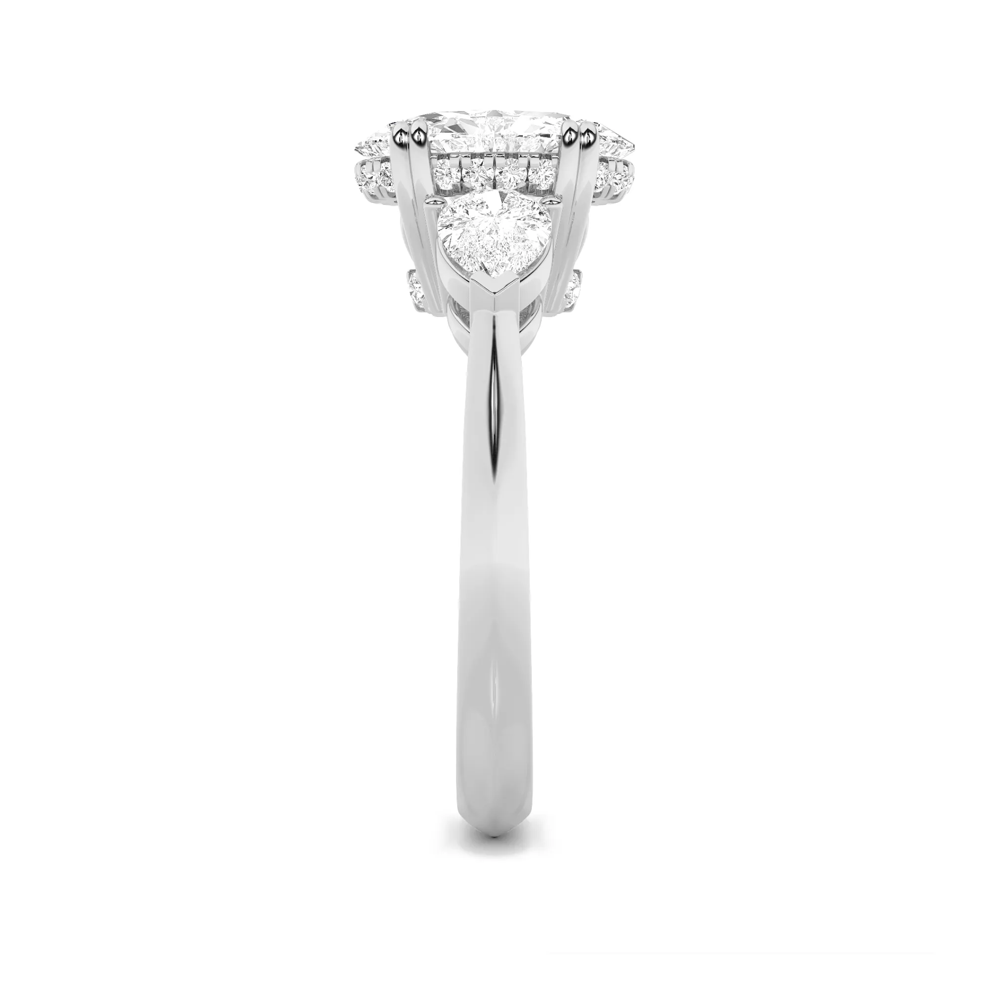 Latido Pleno lab grown diamond ring, detail of the oval diamond