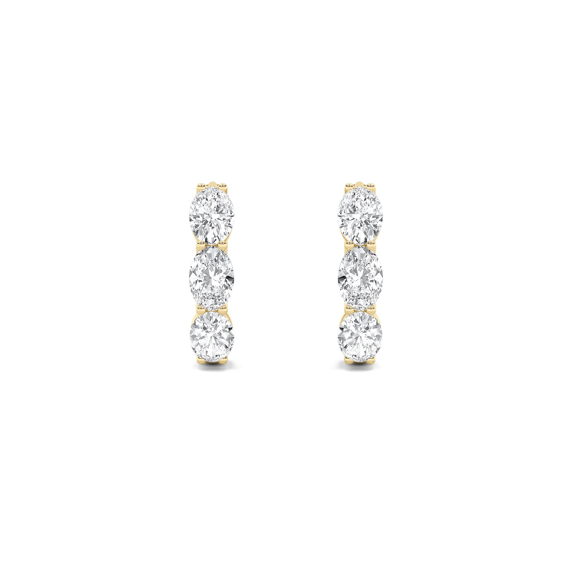 Aurora del Tiempo lab grown diamond earrings, detail of the oval diamond
