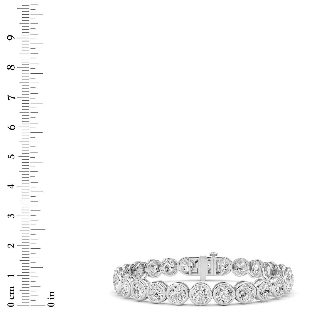 Lucero Sagrado lab grown diamond bracelet, detail of the round diamond