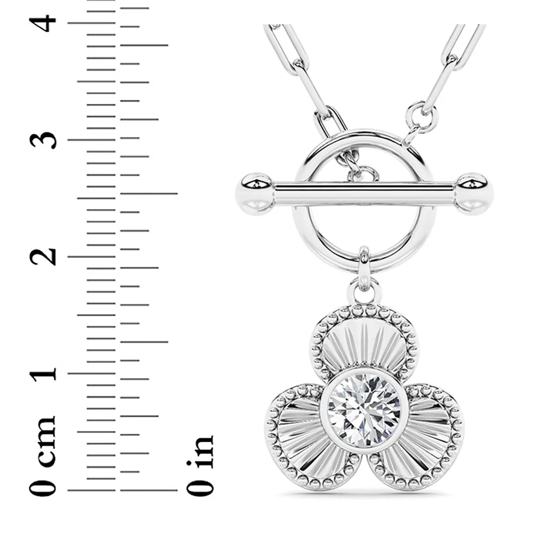 Rocío de Invierno lab grown diamond necklace, detail of the round diamond