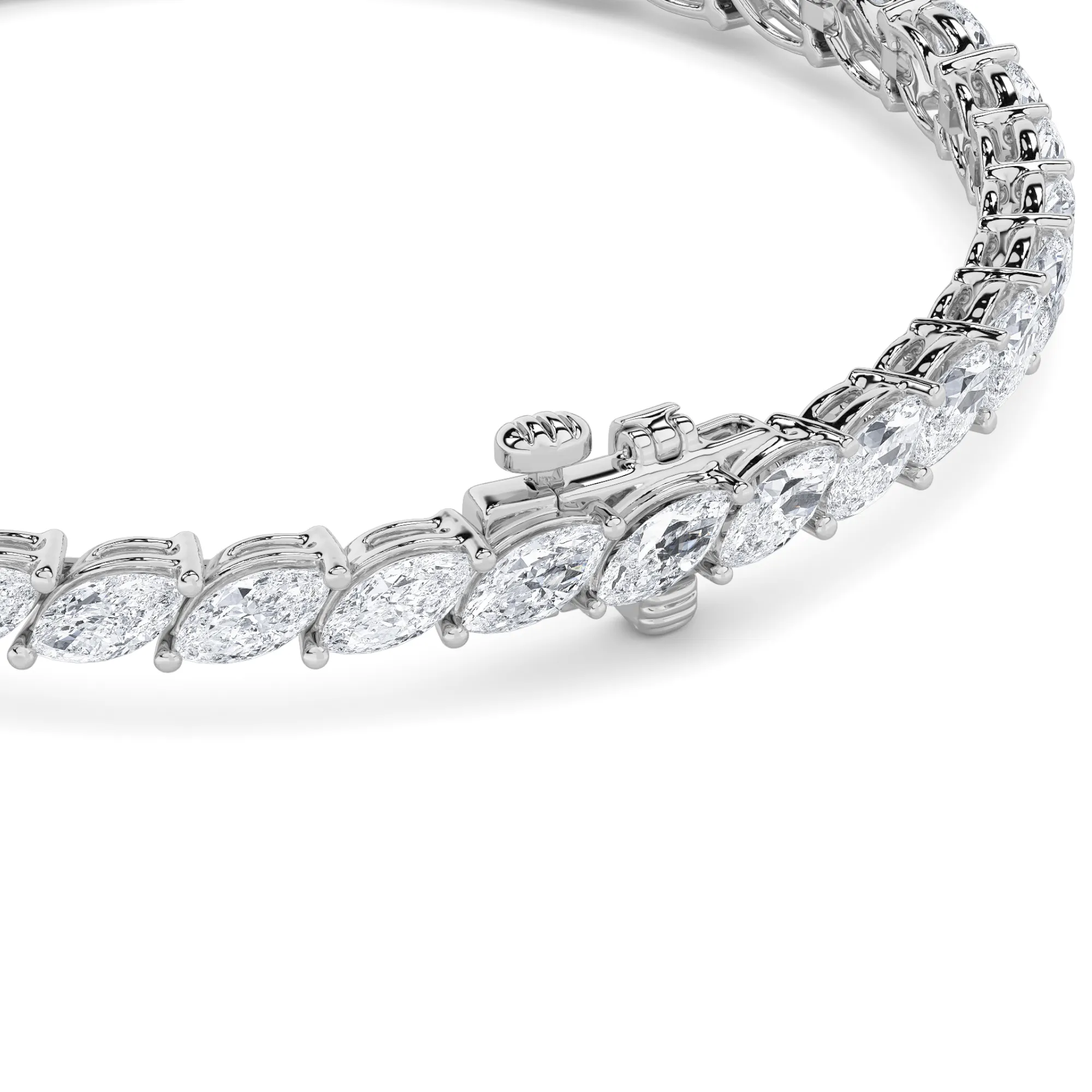 Huella Sagrada lab grown diamond bracelet, detail of the marquise diamond