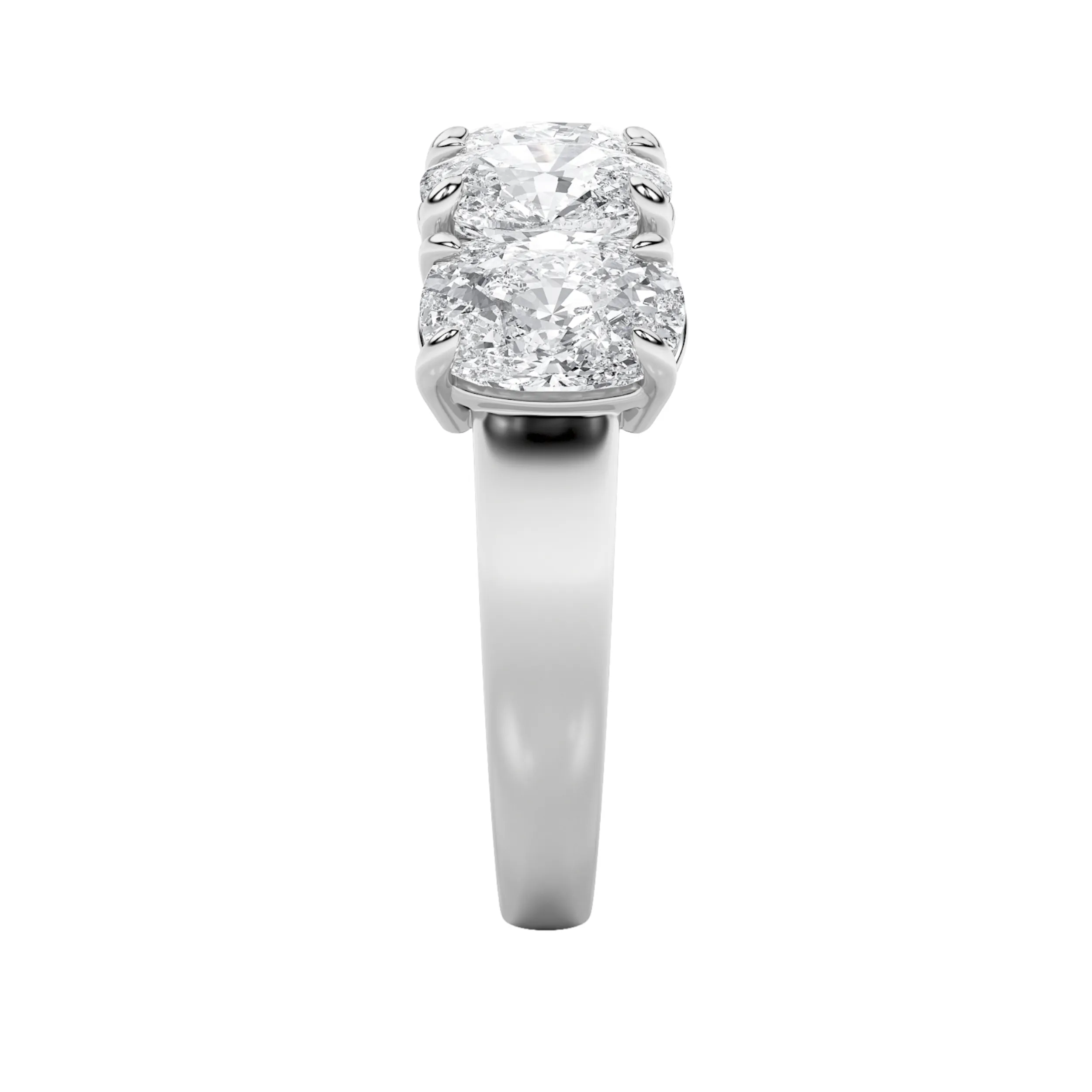 Ribera de Arena lab grown diamond ring, detail of the elongated cushion diamond