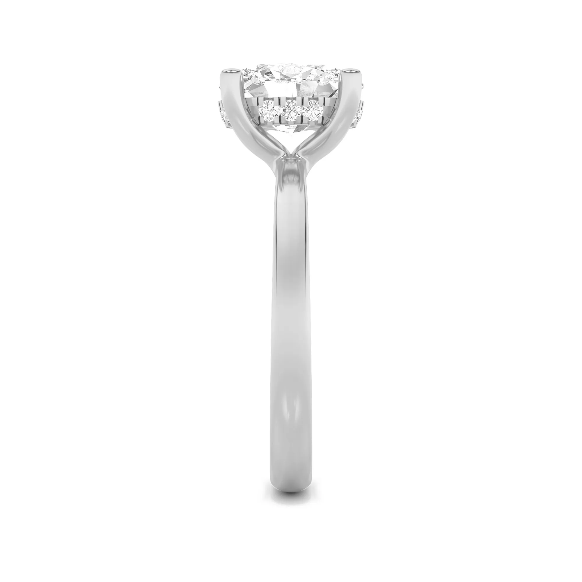 Reina Dorada lab grown diamond ring, detail of the oval diamond