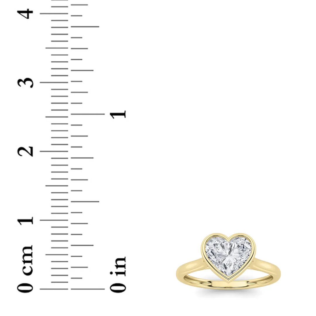 Deseo de Rocío lab grown diamond ring, detail of the heart diamond