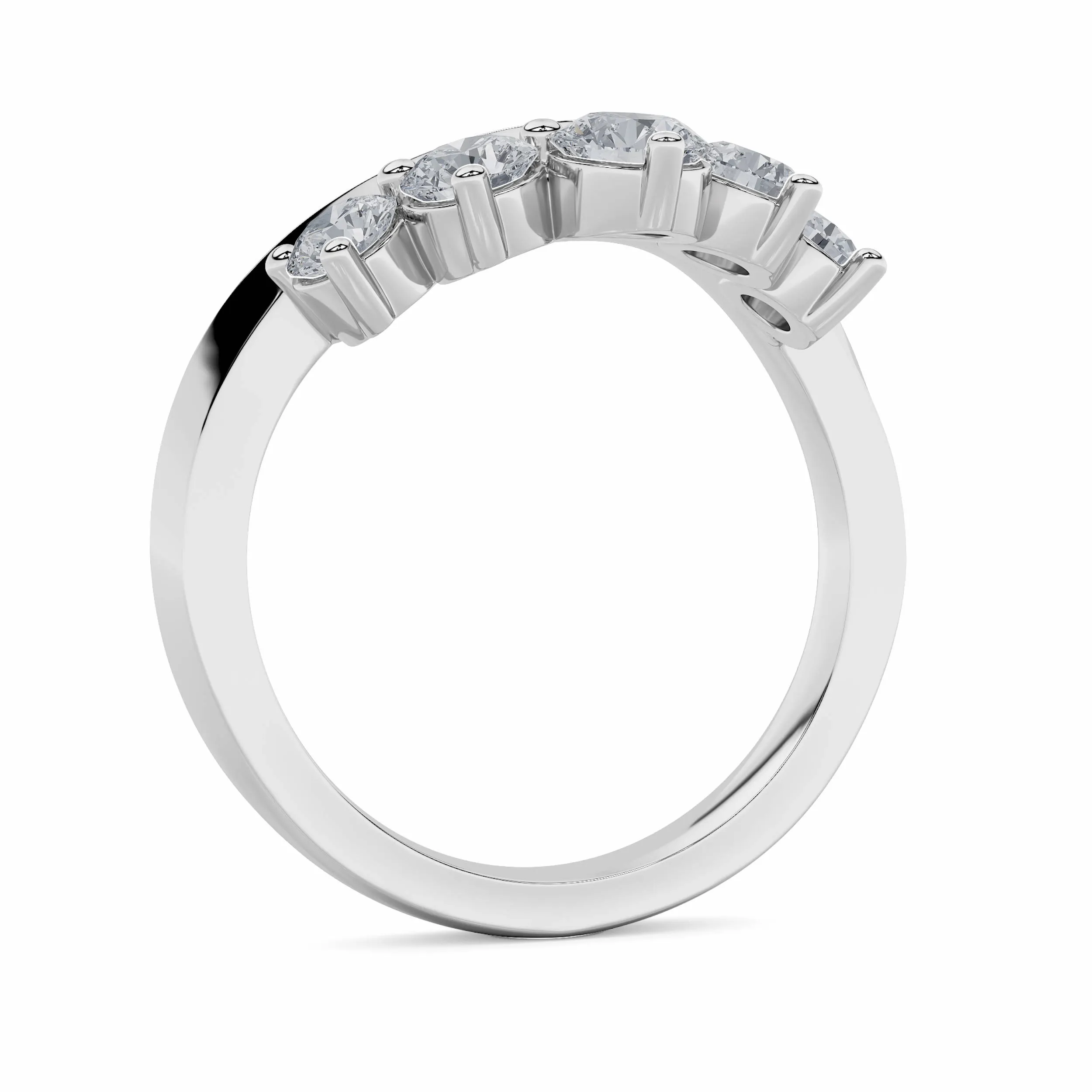 Rocío de Oro lab grown diamond ring, detail of the round diamond