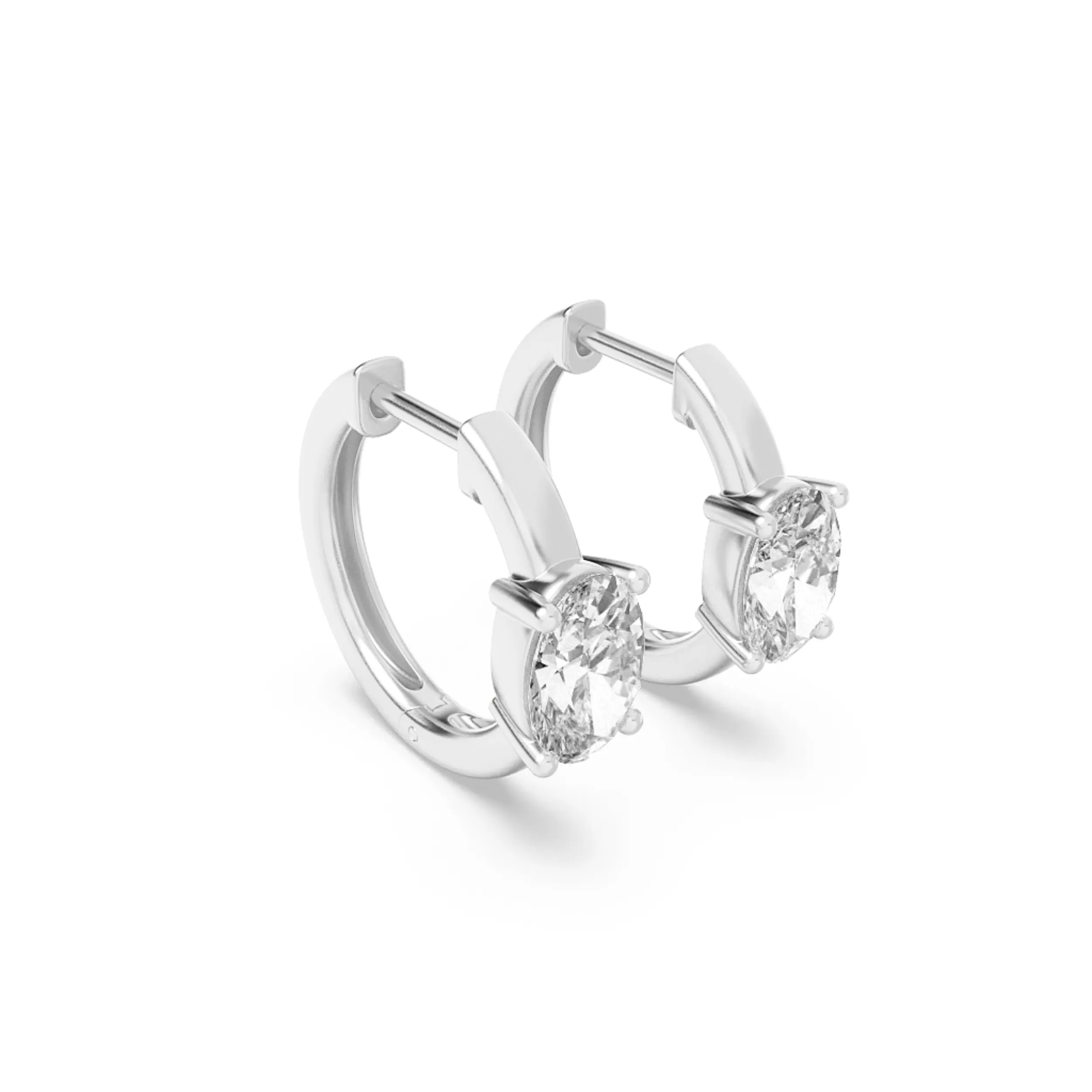 Reina de Sombra lab grown diamond earrings, detail of the oval diamond