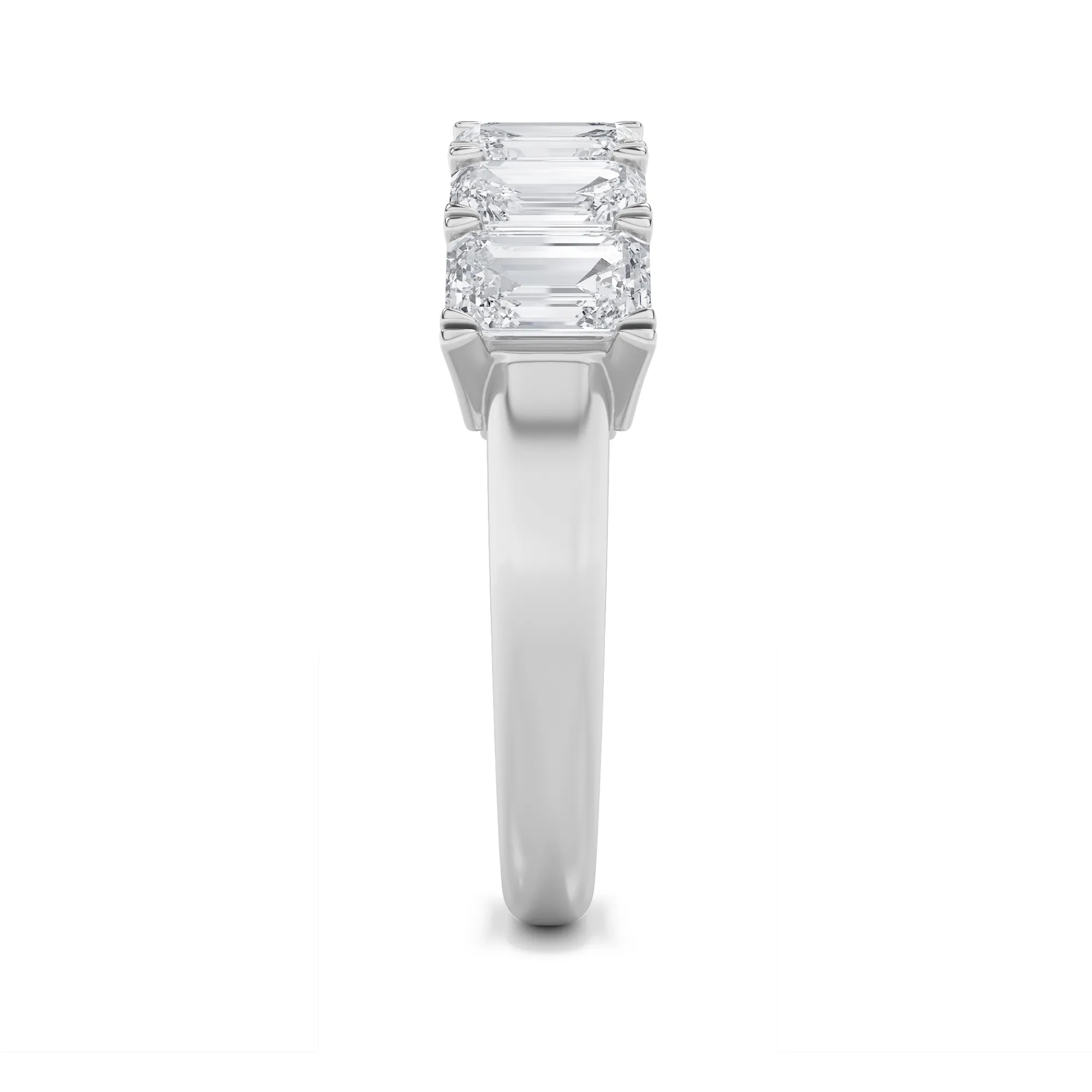 Flor Primera lab grown diamond ring, detail of the emerald diamond