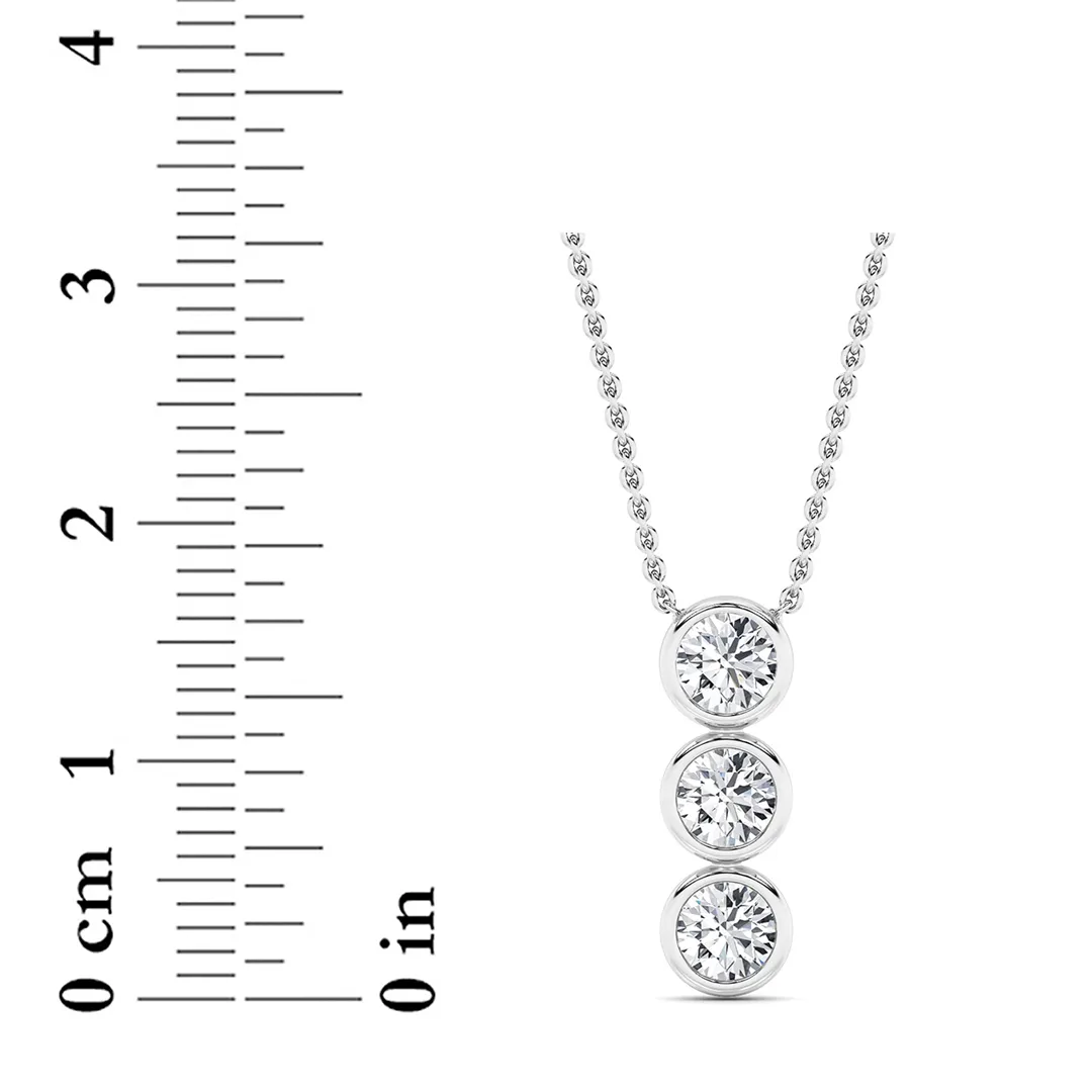 Nieve de Piedra lab grown diamond necklace, detail of the round diamond