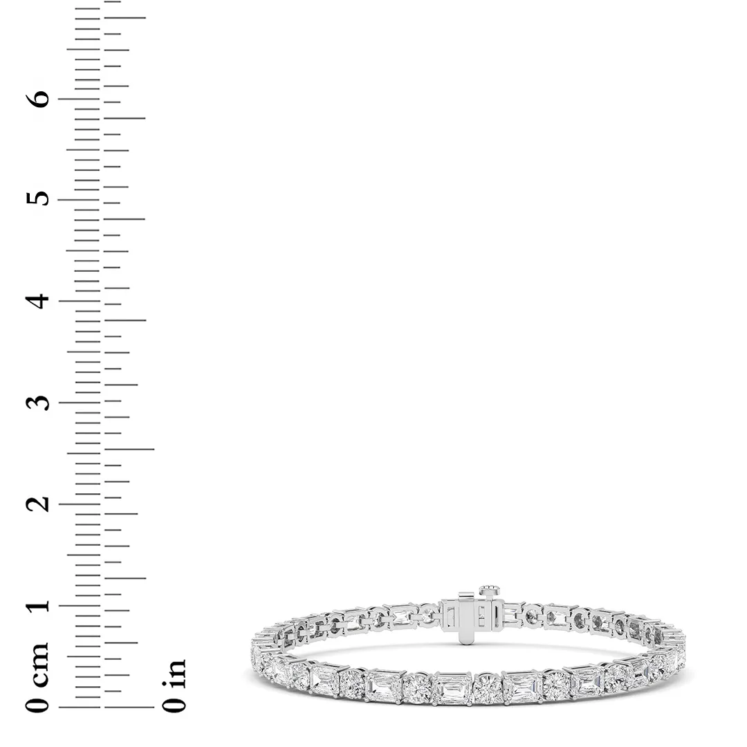 Danza del Fuego lab grown diamond bracelet, detail of the emerald diamond