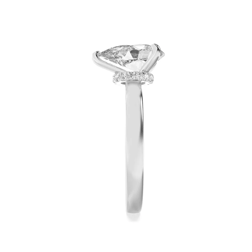 Vela Cierta lab grown diamond ring, detail of the pear diamond