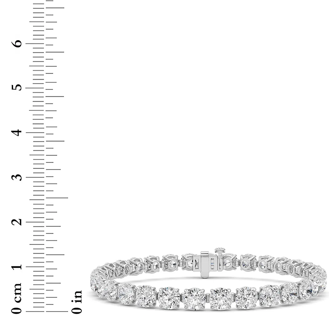 Certeza Alta lab grown diamond bracelet, detail of the round diamond