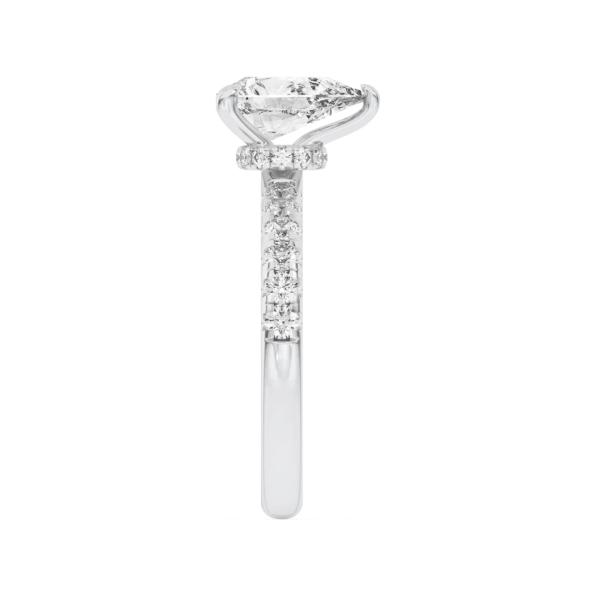 Rumbo Hondo lab grown diamond ring, detail of the pear diamond