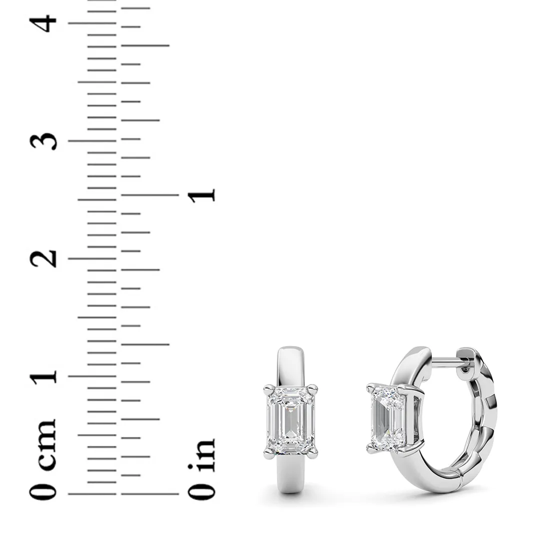 Orilla de Arena lab grown diamond earrings, detail of the emerald diamond