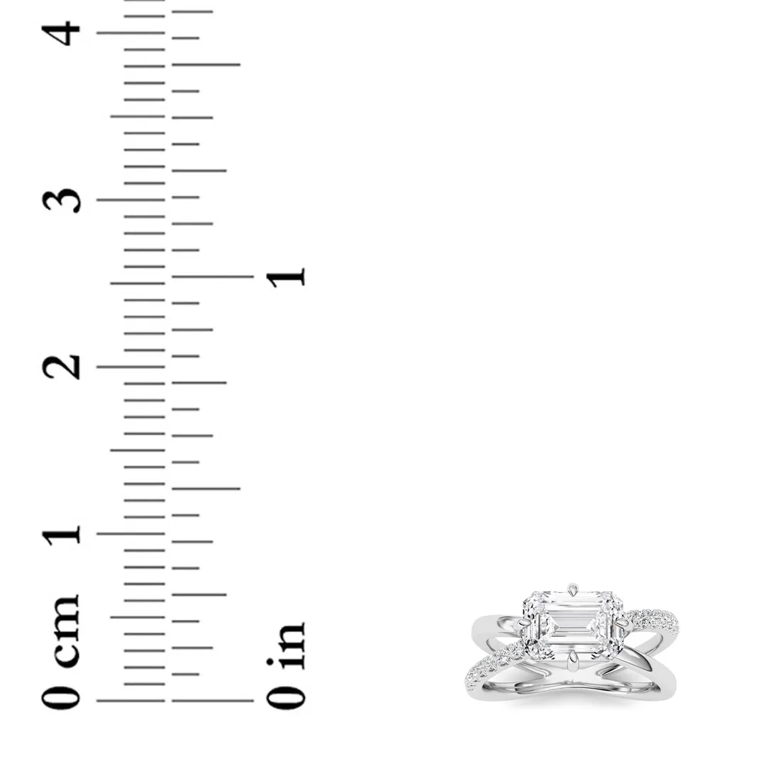 Senda Antigua lab grown diamond ring, detail of the emerald diamond