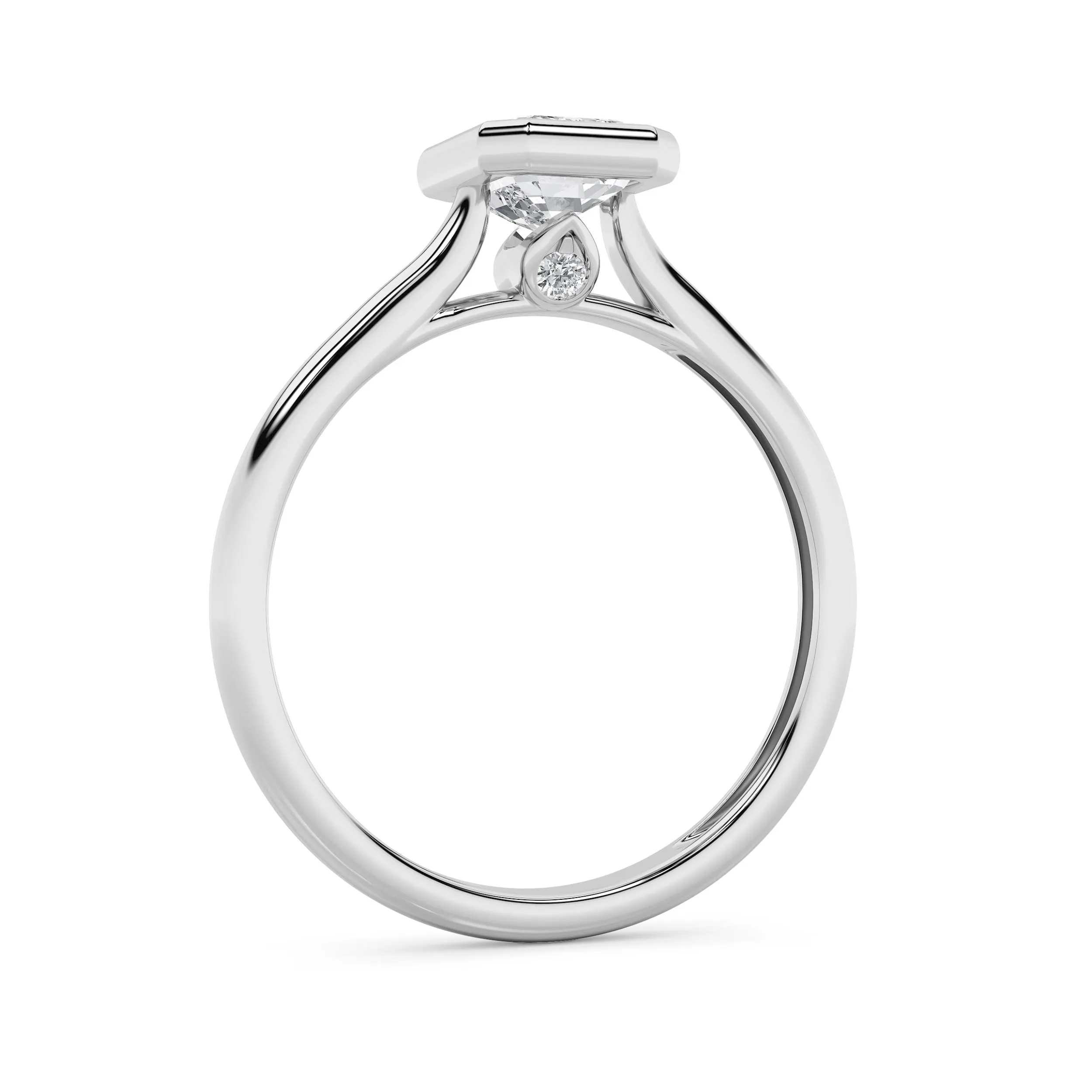 Reflejo Callado lab grown diamond ring, detail of the radiant diamond