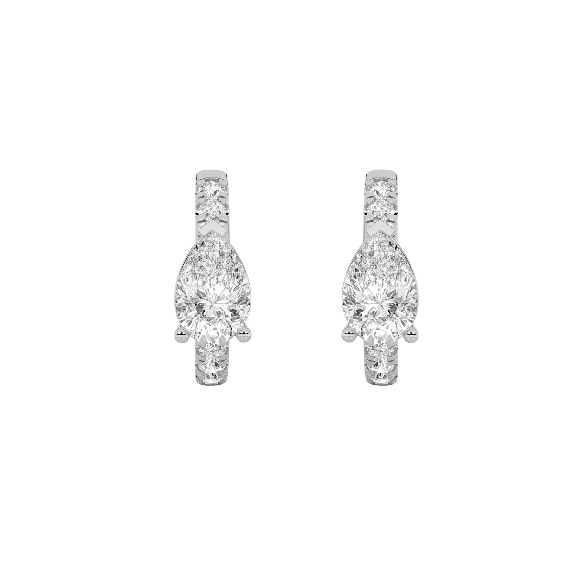 Retrato Silente lab grown diamond earrings, detail of the pear diamond