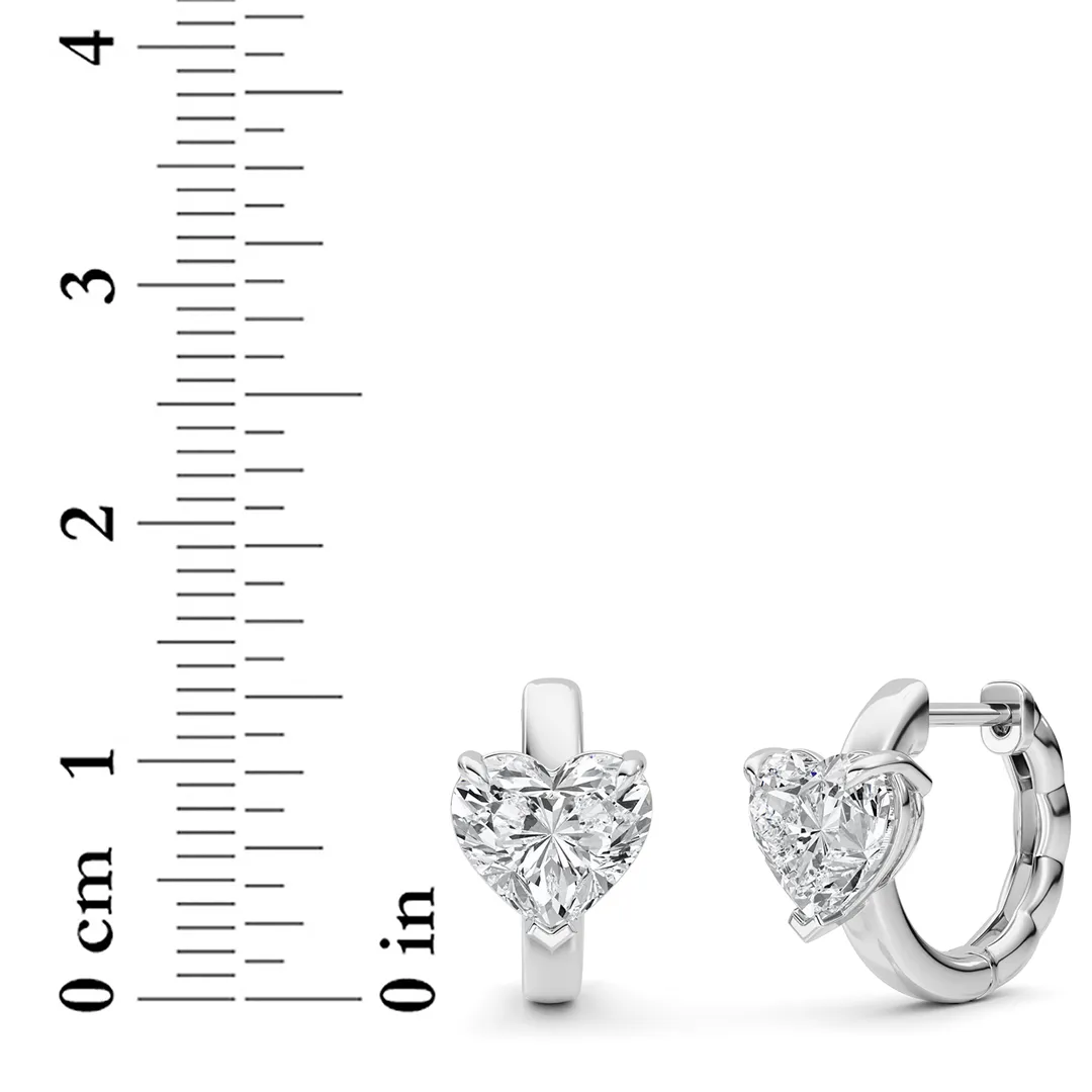 Corona del Destino lab grown diamond earrings, detail of the heart diamond
