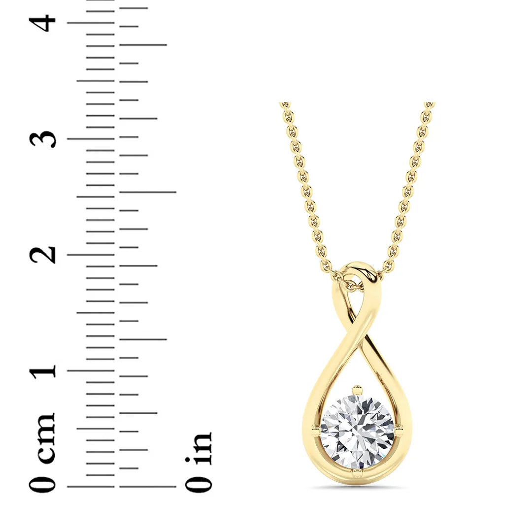 Hora de Nieve lab grown diamond necklace, detail of the round diamond
