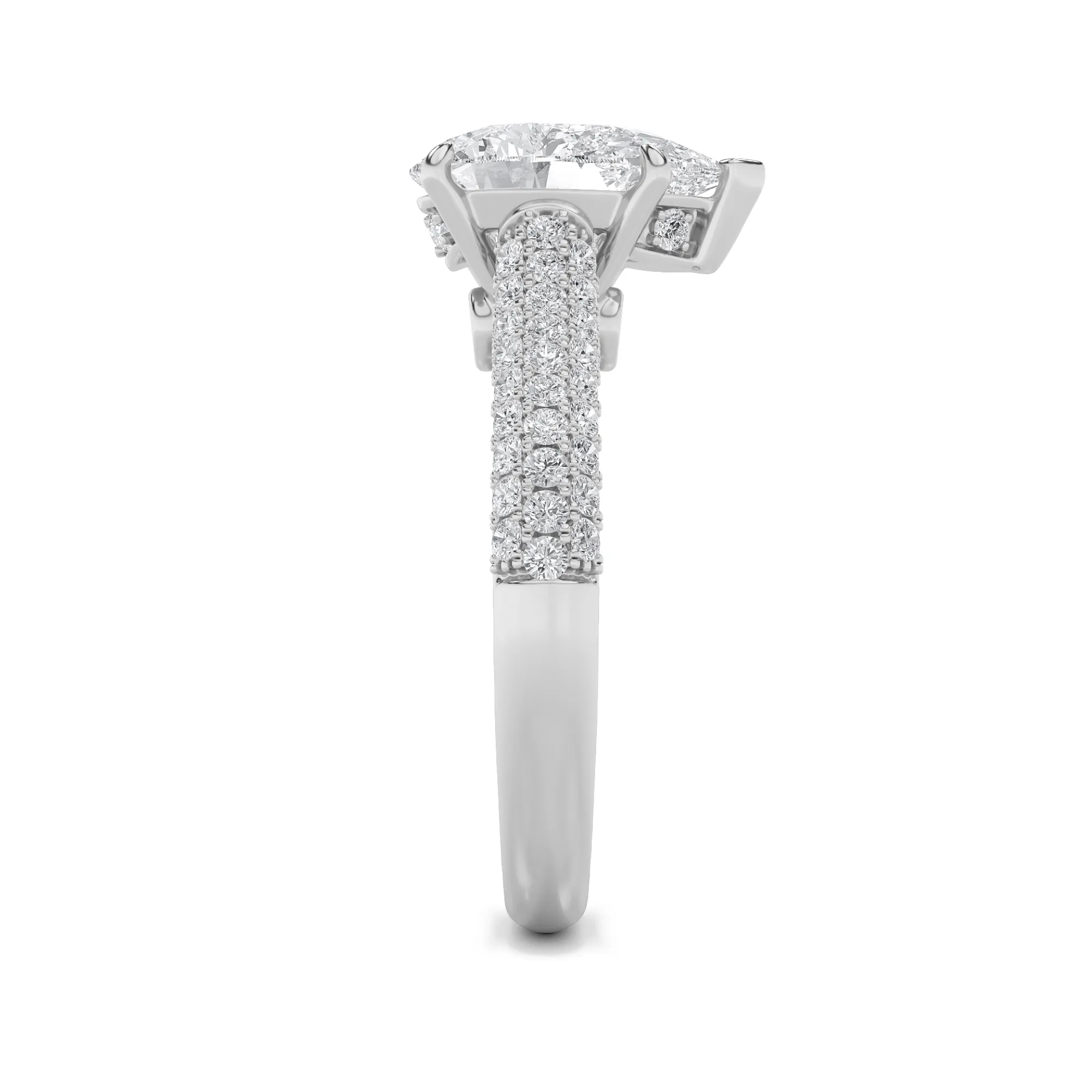Huella Intacta lab grown diamond ring, detail of the pear diamond