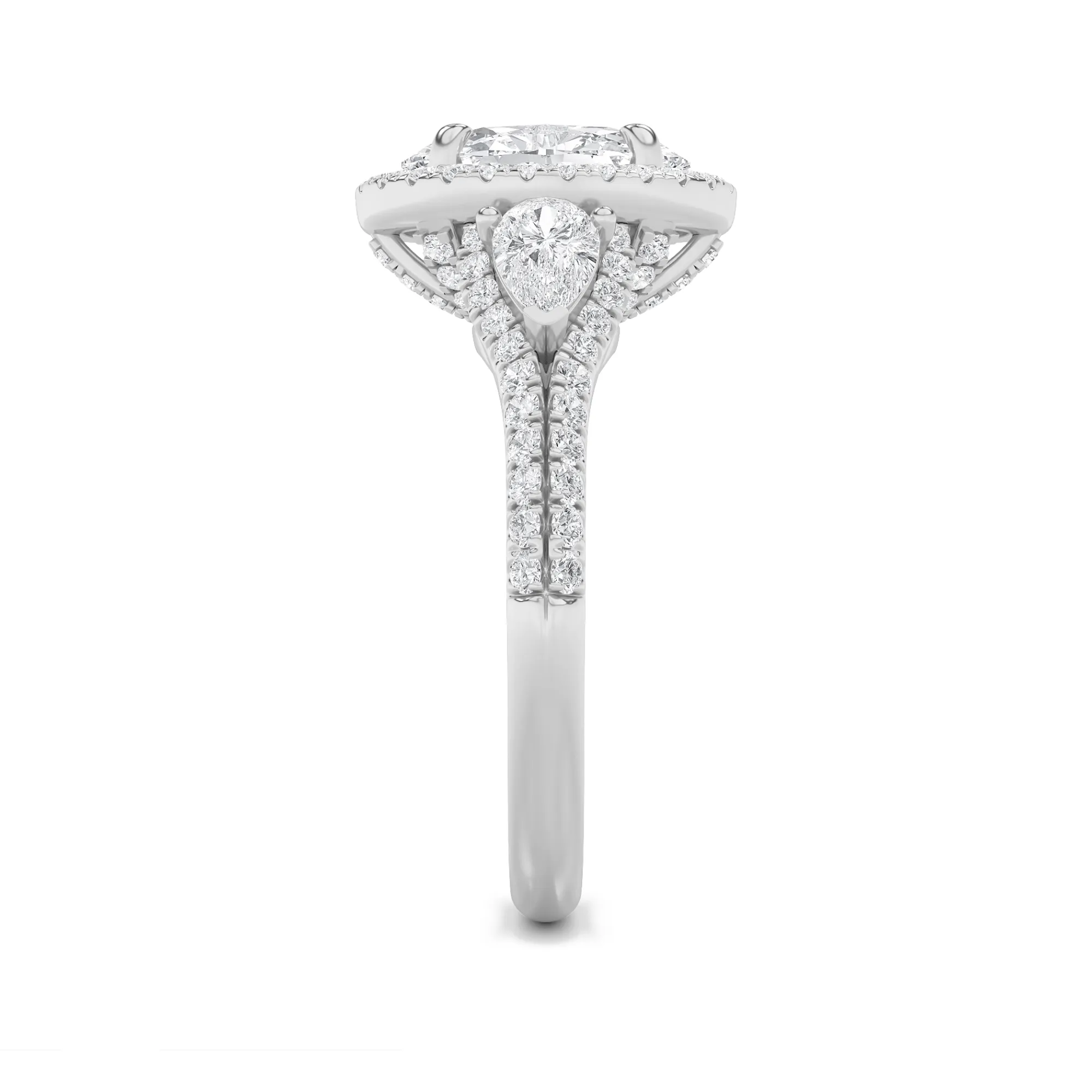 Silencio Puro lab grown diamond ring, detail of the oval diamond