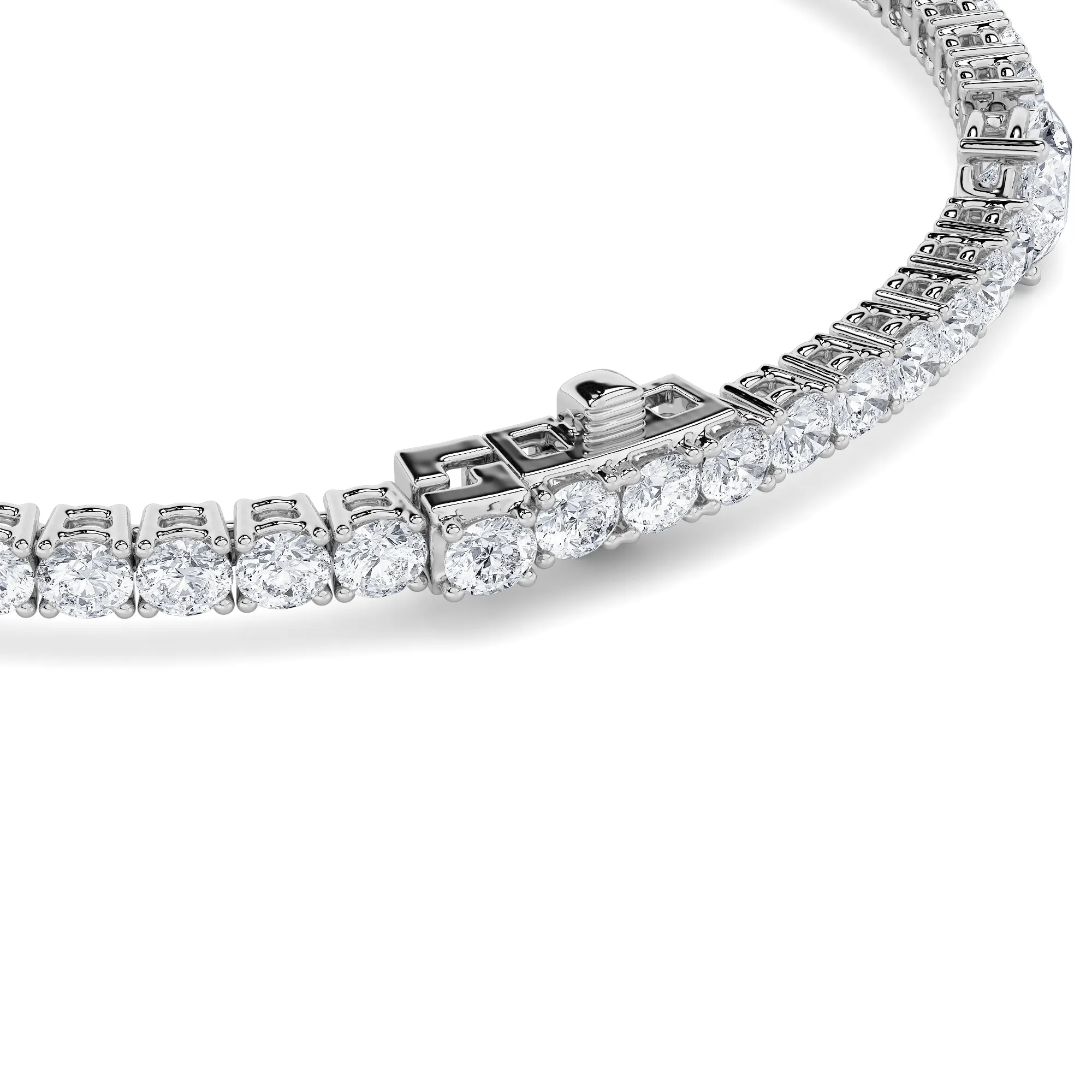 Marea Serena lab grown diamond bracelet, detail of the pear diamond