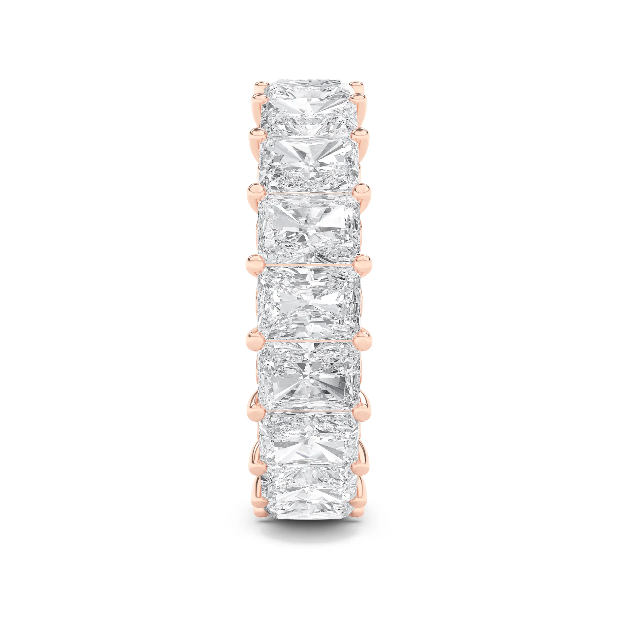 Quimera Alta lab grown diamond ring, detail of the radiant diamond