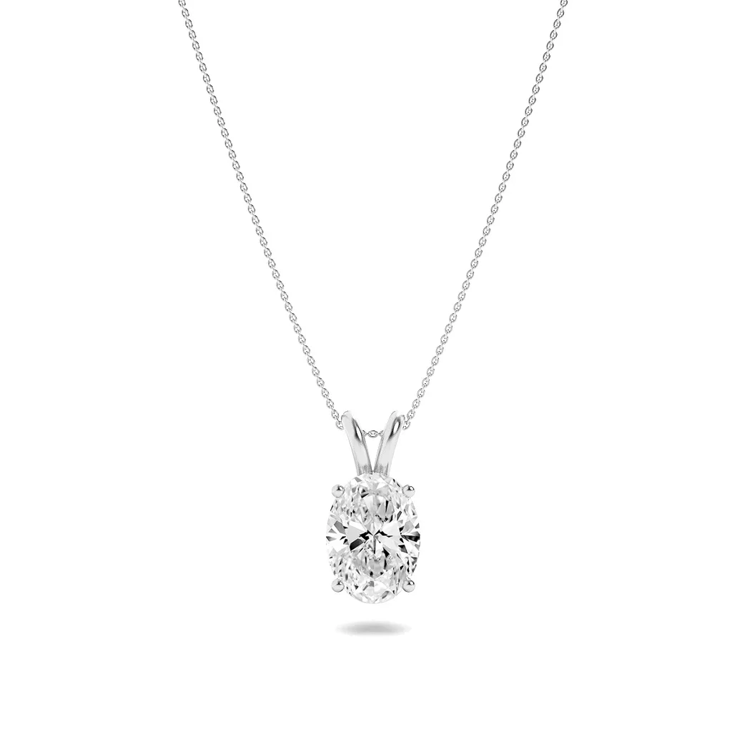 Fuente Sonora lab grown diamond necklace, detail of the elongated cushion diamond
