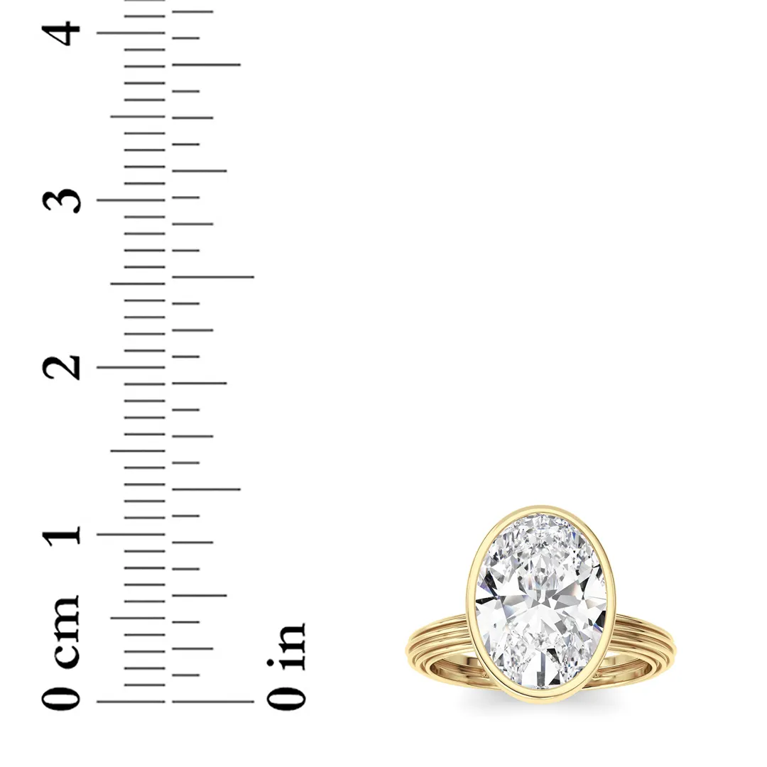 Lucero de Verano lab grown diamond ring, detail of the oval diamond