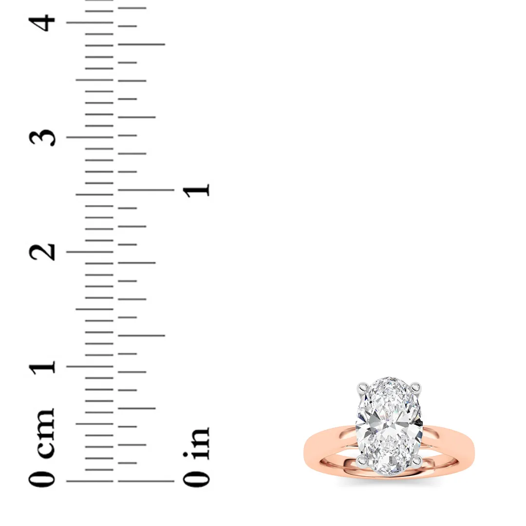 Espiga Plena lab grown diamond ring, detail of the oval diamond