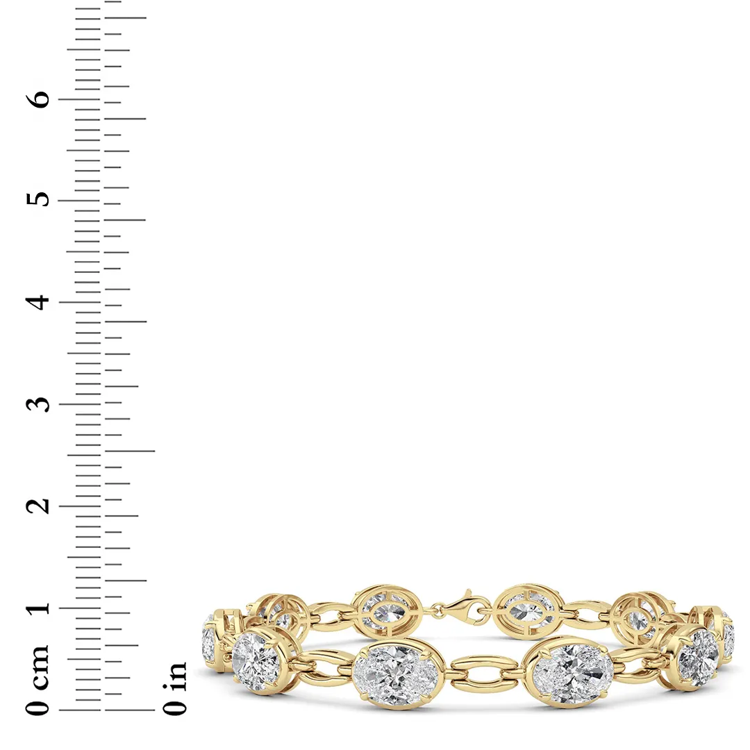 Amanecer Puro lab grown diamond bracelet, detail of the oval diamond