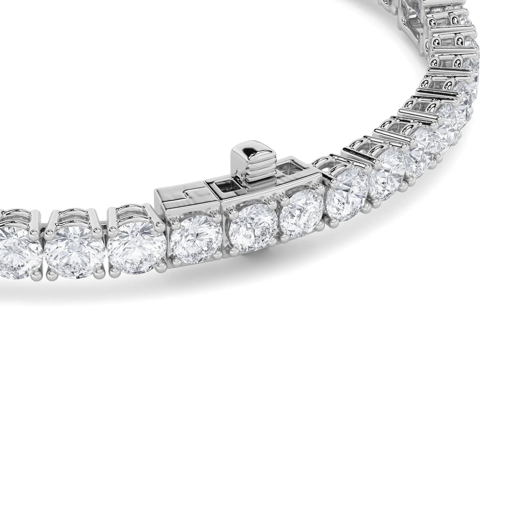 Cifra Callada lab grown diamond bracelet, detail of the emerald diamond