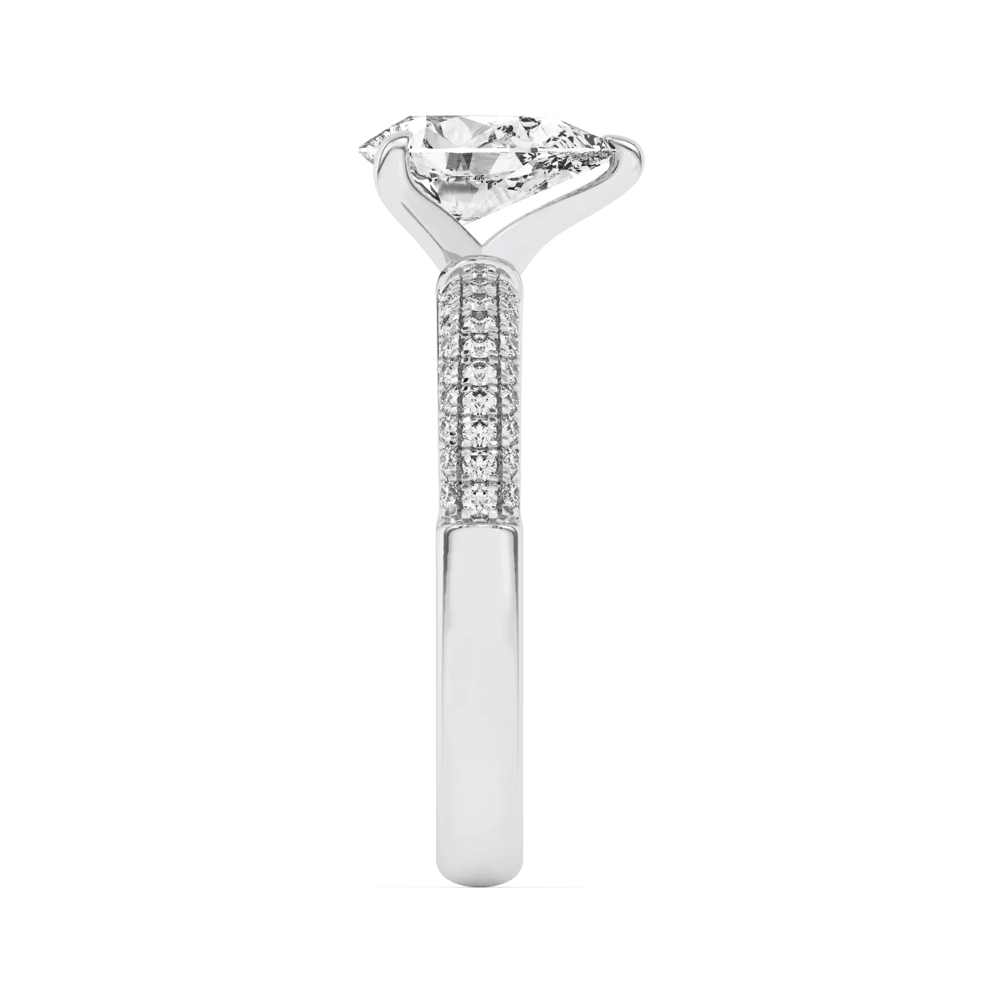 Piedra de Bruma lab grown diamond ring, detail of the pear diamond
