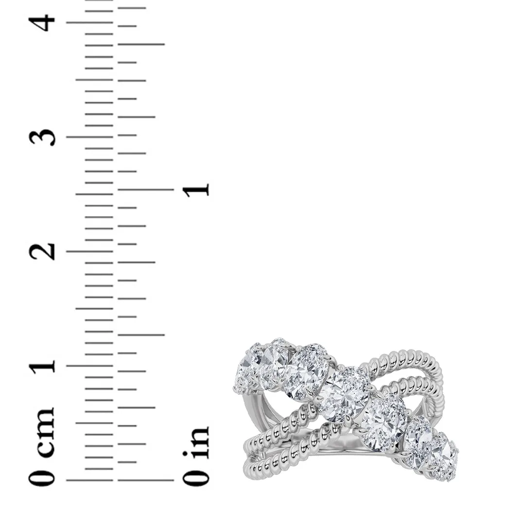 Esencia Clara lab grown diamond ring, detail of the oval diamond