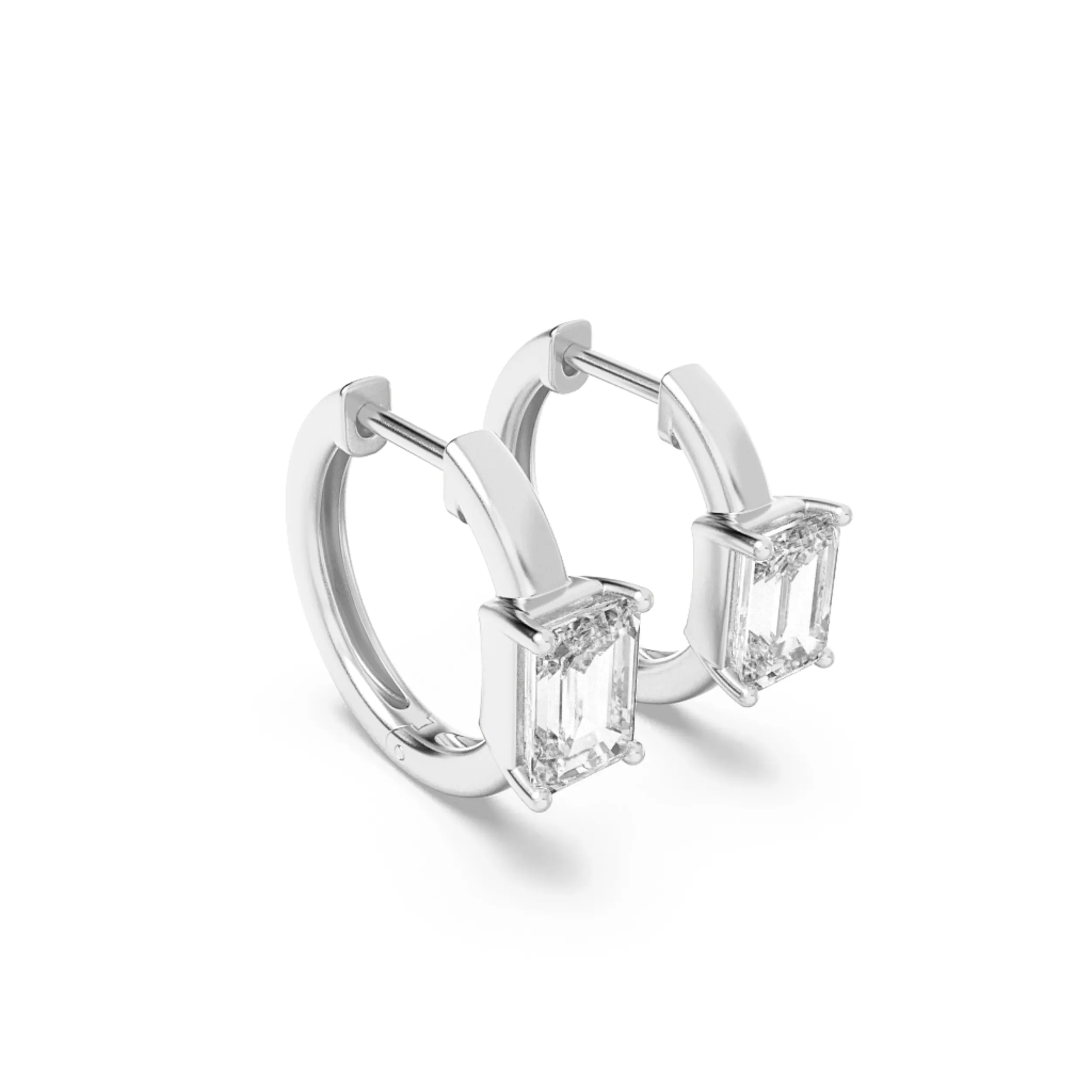 Flor Nocturna lab grown diamond earrings, detail of the emerald diamond