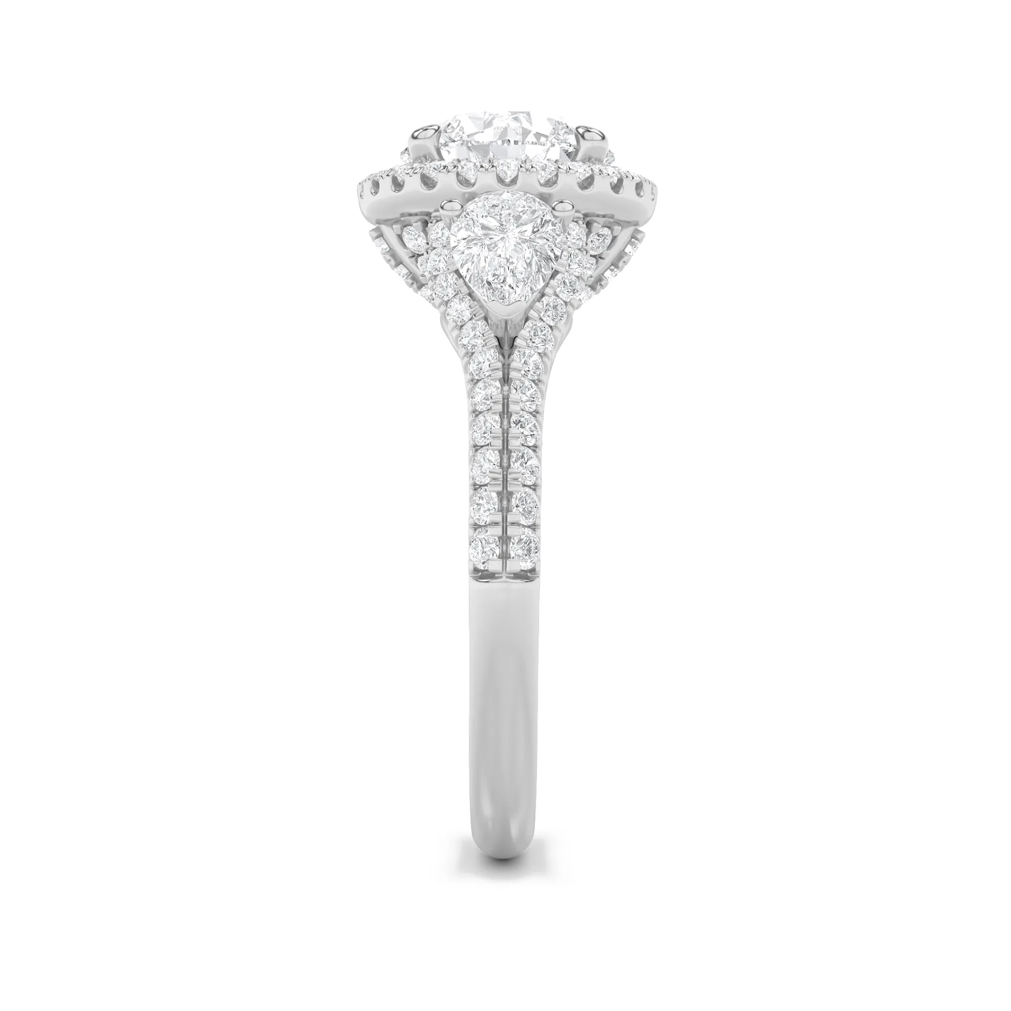Tesoro de Umbral lab grown diamond ring, detail of the round diamond