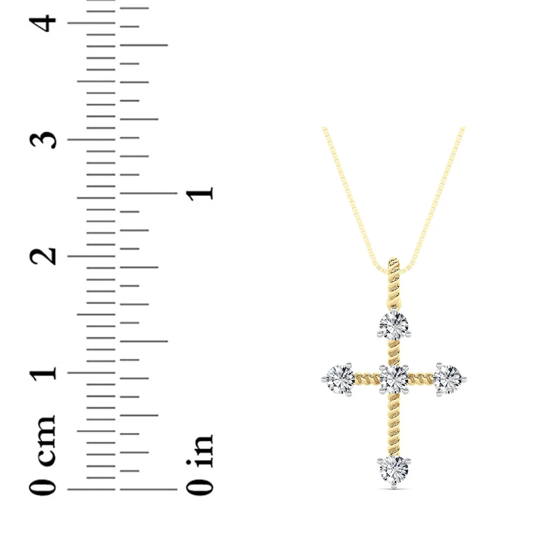 Hora de Estrella lab grown diamond necklace, detail of the round diamond