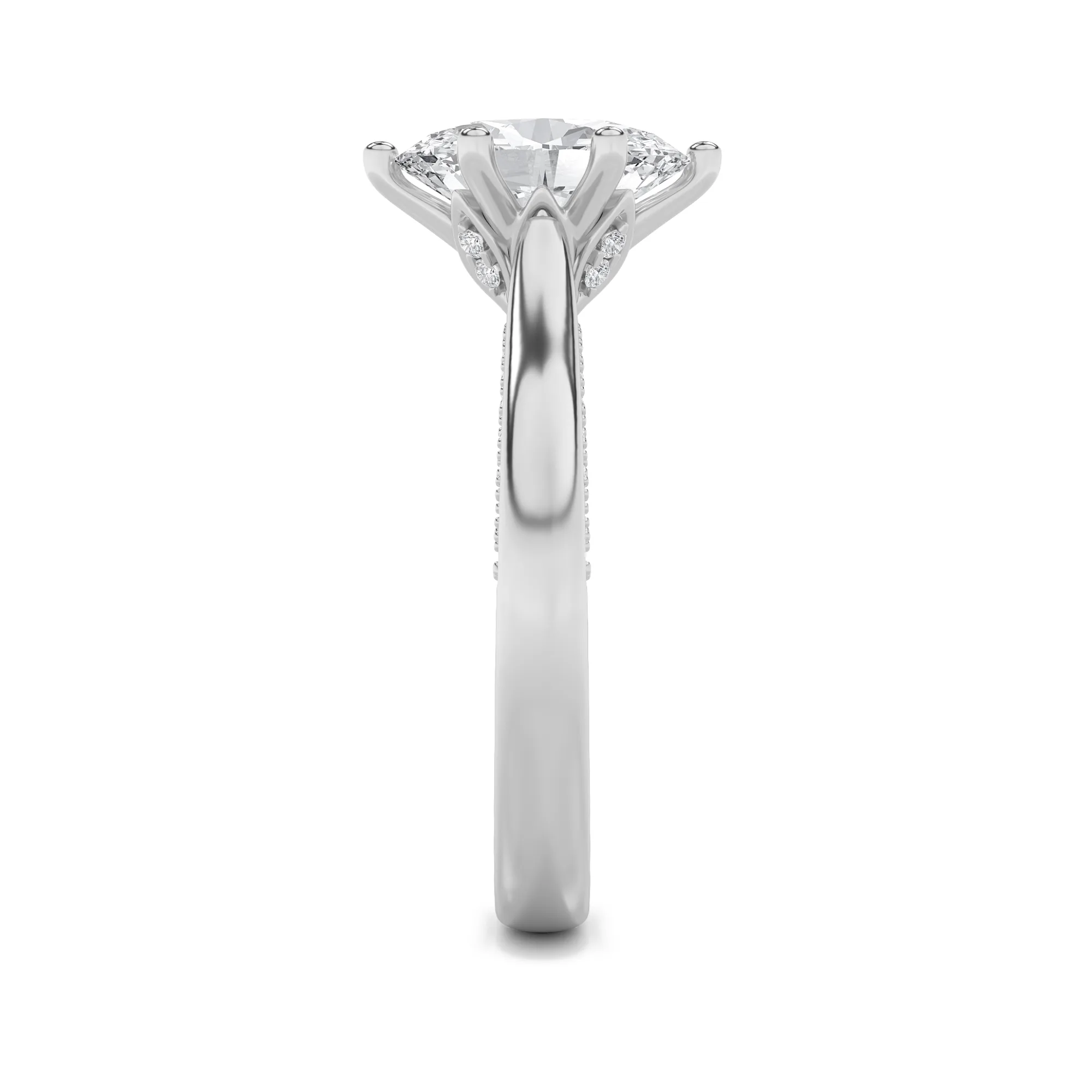 Marea Fiel lab grown diamond ring, detail of the oval diamond