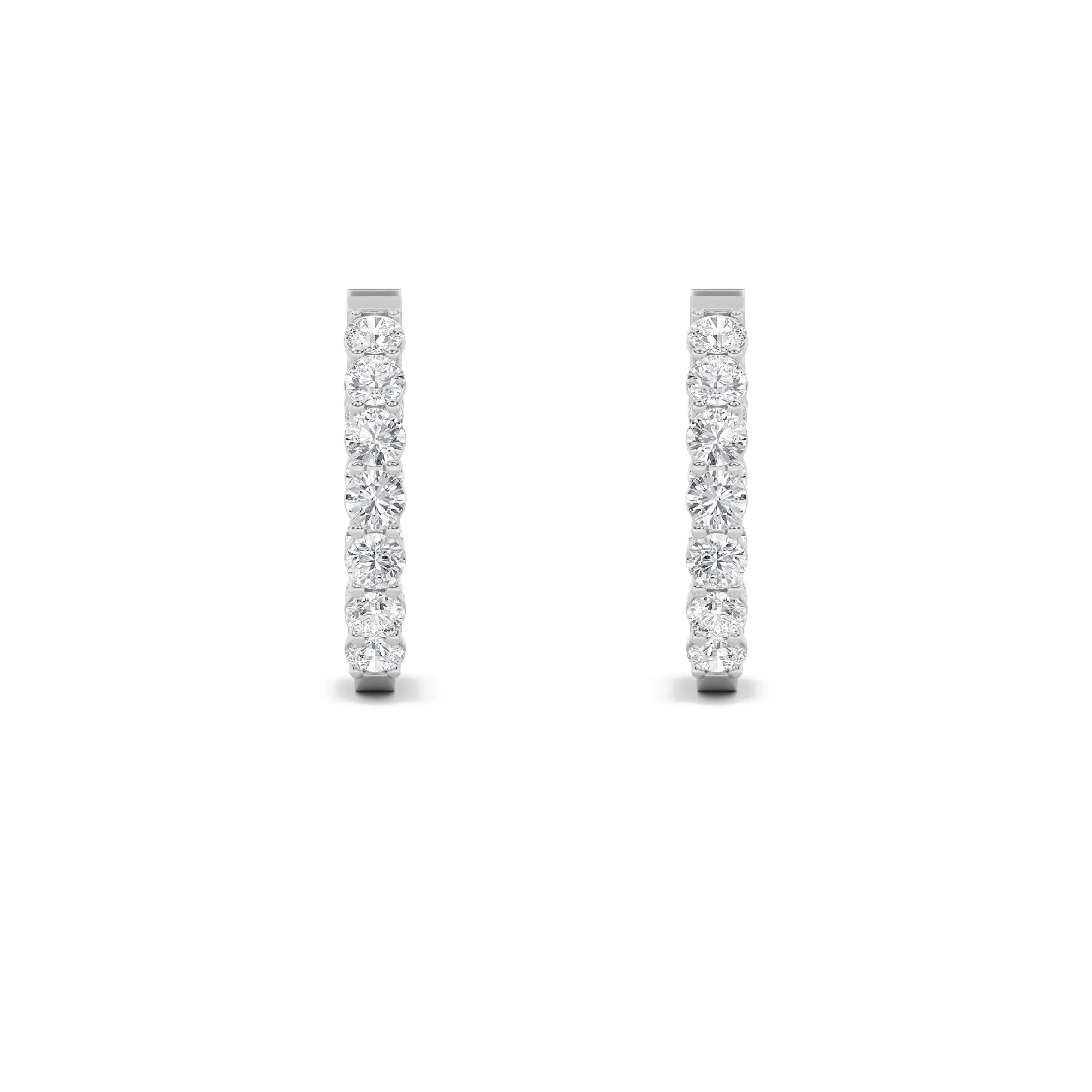 Rocío Intacto lab grown diamond earrings, on-hand view