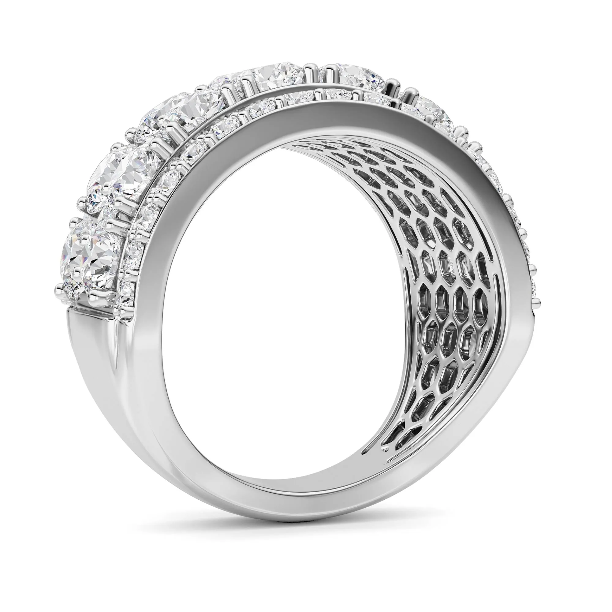 Retrato de Lucero lab grown diamond ring, detail of the round diamond