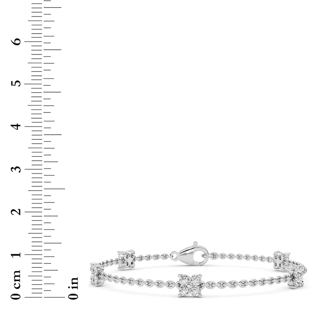 Promesa Perpetua lab grown diamond bracelet, detail of the round diamond