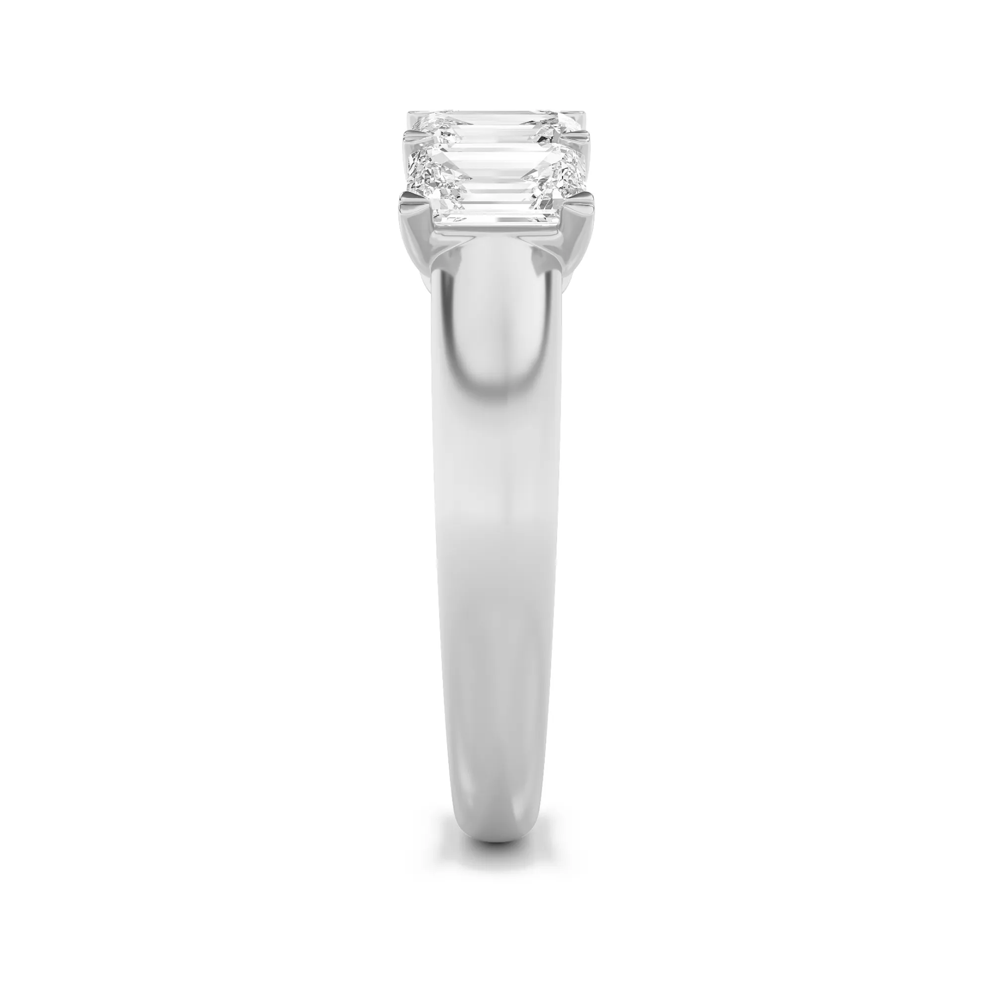 Miel de Bruma lab grown diamond ring, detail of the emerald diamond