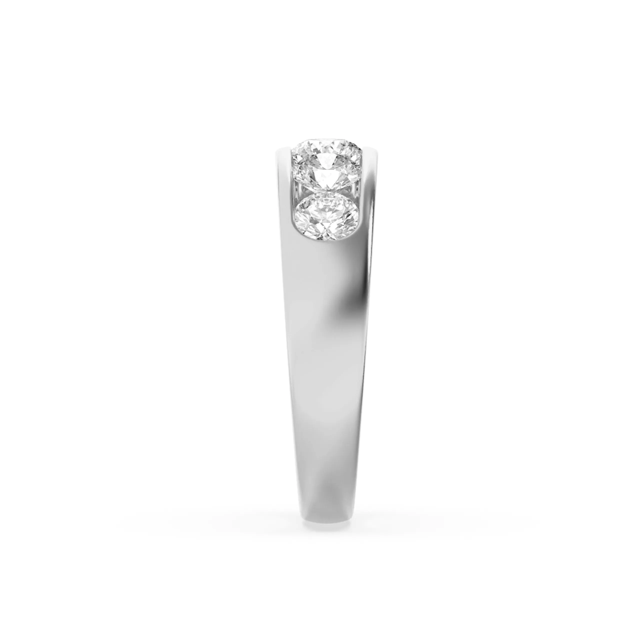 Eco Encendido lab grown diamond men’s ring, detail of the round diamond