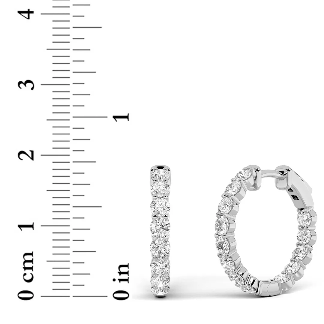 Abrazo Alto lab grown diamond earrings, detail of the oval diamond