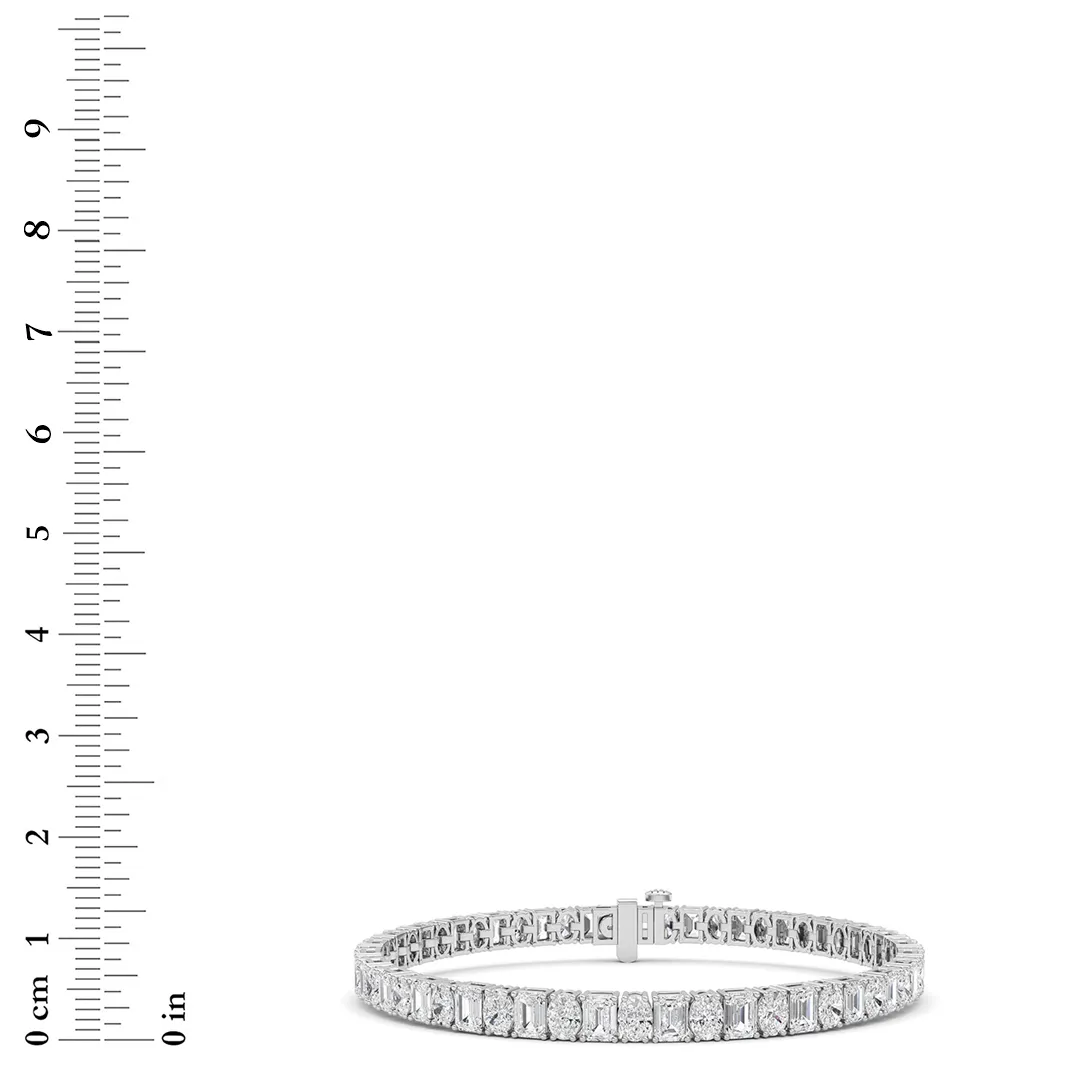 Destello Primero lab grown diamond bracelet, detail of the emerald diamond