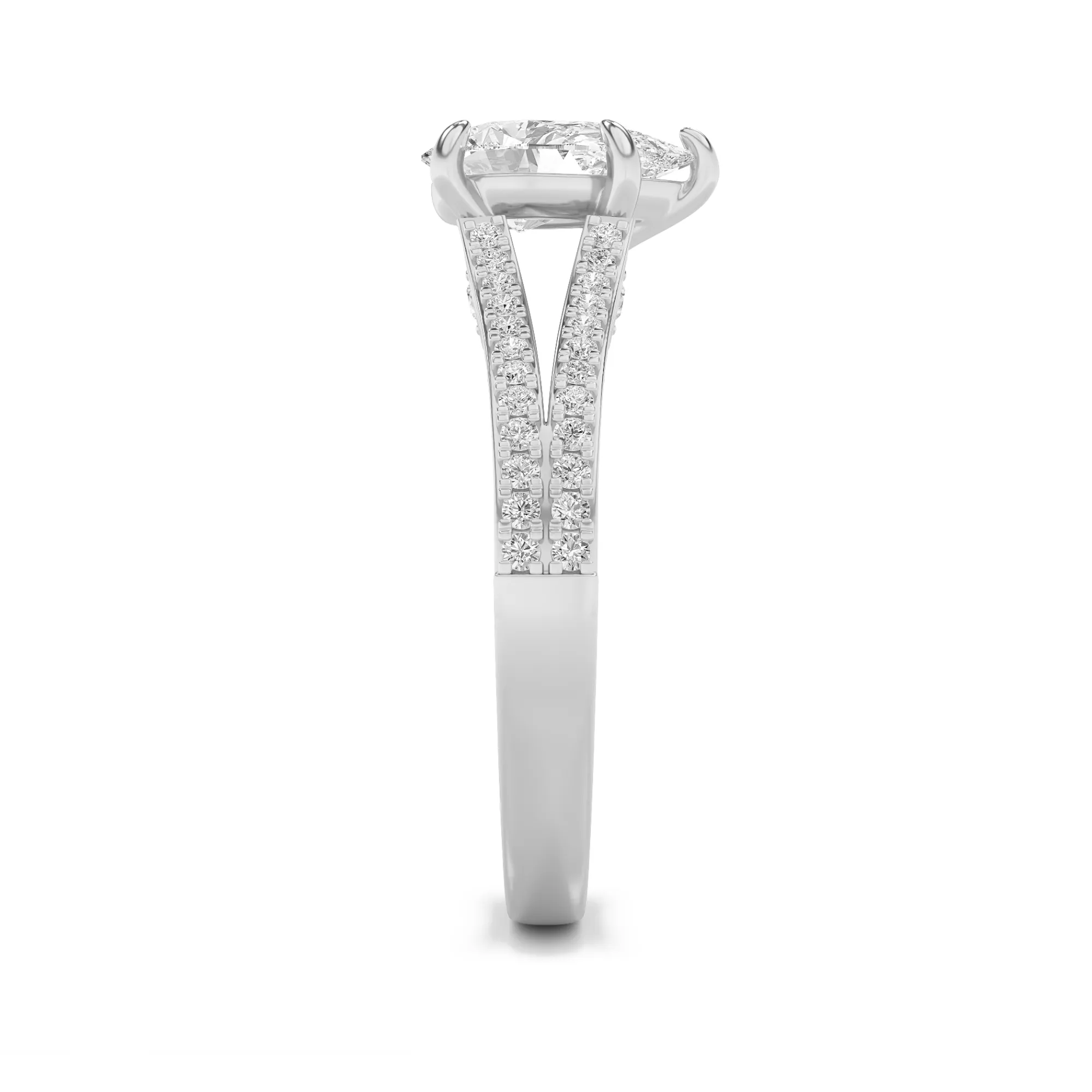 Vela Silente lab grown diamond ring, detail of the pear diamond