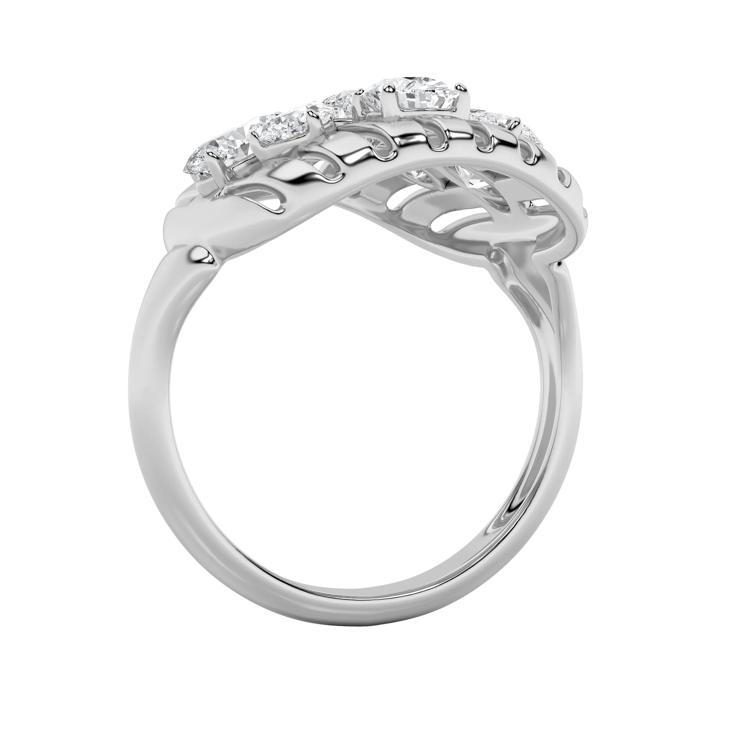 Aurora Velada lab grown diamond ring, detail of the round diamond